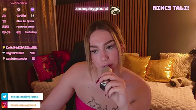 ZarasPlayground's Live XXX Chat