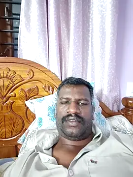 Paramkeerthi: διαδικτυακό σόου στην κάμερα