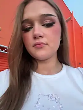 Hannah-2007 Show in webcam
