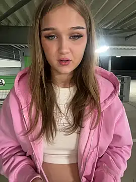 Hannah-2007 Show in webcam