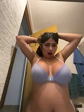 Pokazy przed kamerką – Monica17