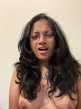 HairyMommy Show in webcam