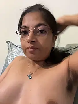 HairyMommy webcam show