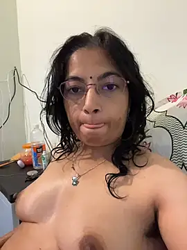 HairyMommy Show in webcam