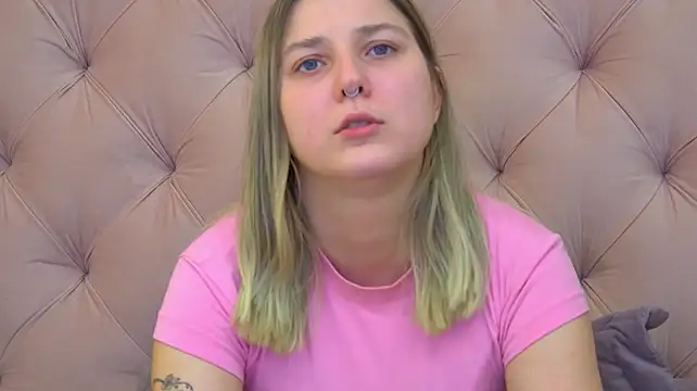 Chat +18 de TinnaBurton ao vivo