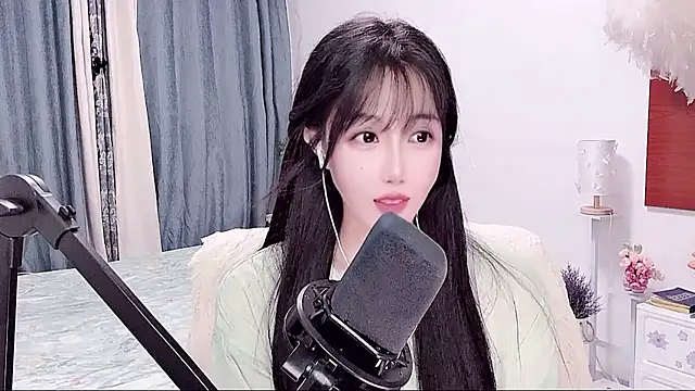 Laura_520 即時 XXX 聊天