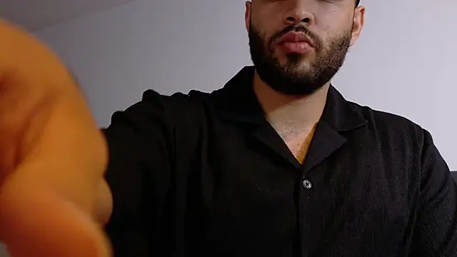 הופעת וובקאם של Chris_Varden