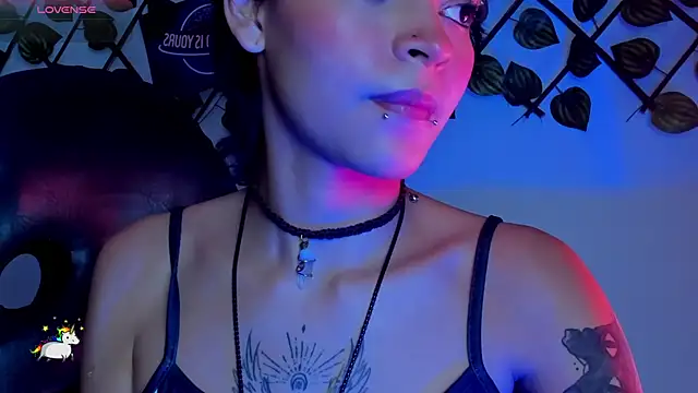 Chat +18 de Anny_Kiitty ao vivo
