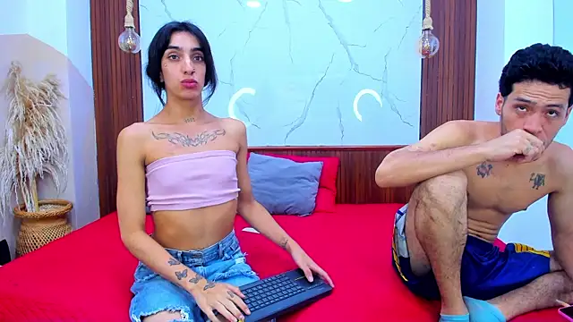 Show modela Loversinfire2 na web-kameri