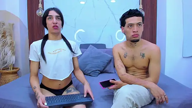 Show modela Loversinfire2 na web-kameri