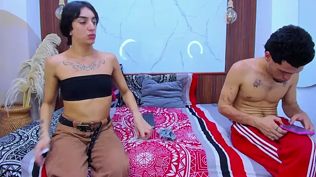 Show modela Loversinfire2 na web-kameri