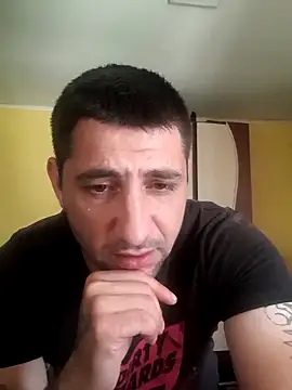 Emanuel-chriss: διαδικτυακό σόου στην κάμερα
