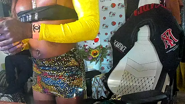 Motherbigbus' Webcam Show
