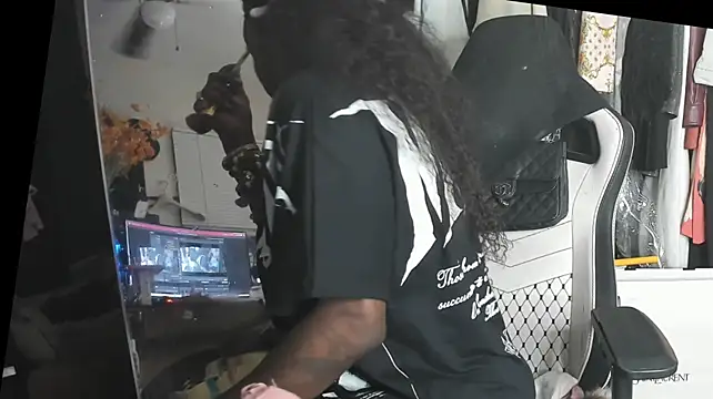 Motherbigbusのウェブカメラショー