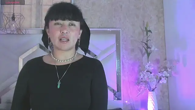 LILITH_LIBELULA Adlı Modelin Canlı XXX Sohbeti