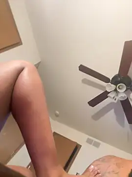 RoundWetBrown's Webcam Show