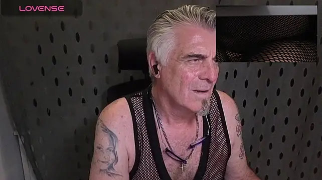 DirtyDaddy_CH Show in webcam
