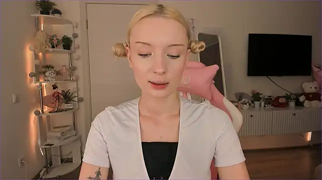 Tiffany_Paw Show in webcam