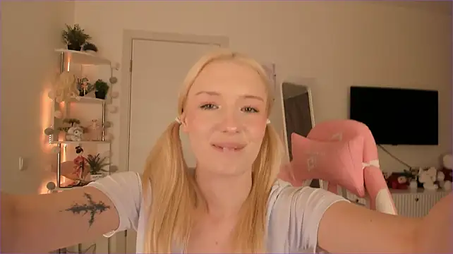 Tiffany_Paw Adlı Modelin Web Kamerası Şovu