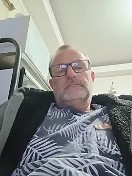 nard53 Show in webcam