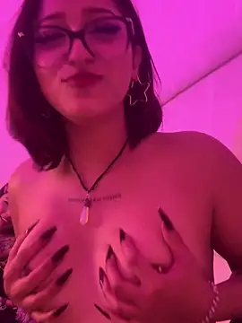 Chatroom XXX en direct de LilithMonette