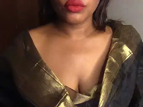 raveena_hot élő XXX-chatje