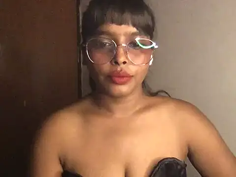 แชท XXX สดของ raveena_hot