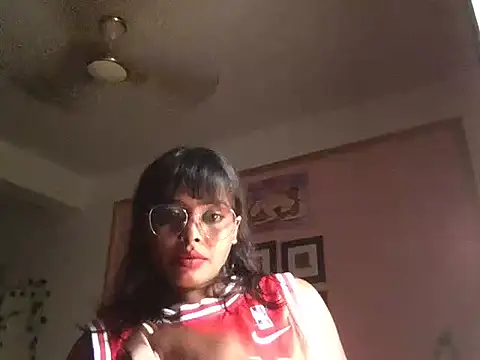 Czat XXX na żywo – raveena_hot