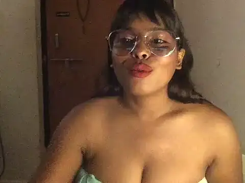 Živý XXX chat raveena_hot