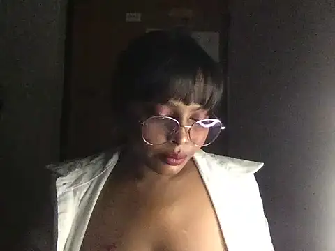 Czat XXX na żywo – raveena_hot