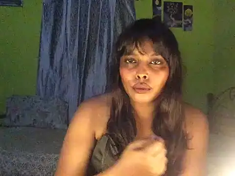 Chat +18 de raveena_hot ao vivo