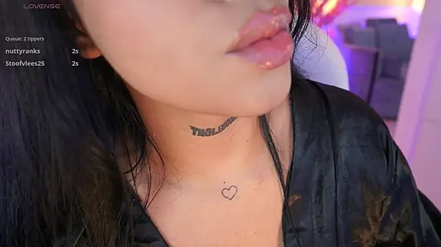MeganLowell élő XXX-chatje