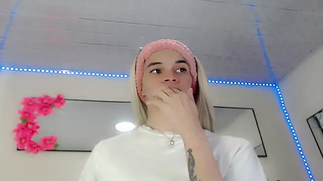 Karla_hot777 网络视讯表演