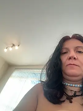 Show modela kotkite na web-kameri