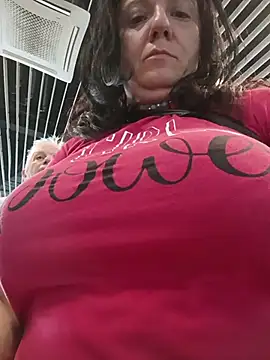 Show modela kotkite na web-kameri