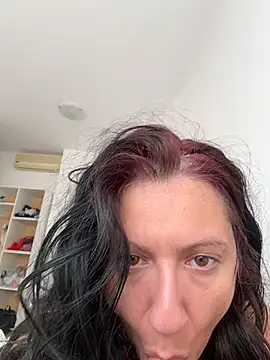 Show modela kotkite na web-kameri