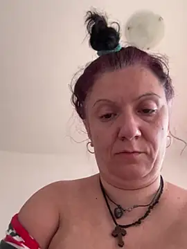 Show modela kotkite na web-kameri