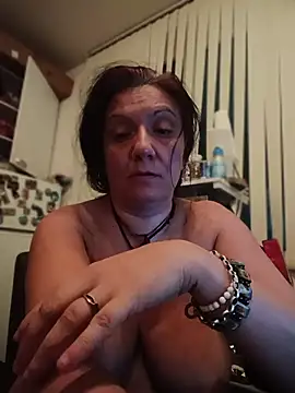 Show modela kotkite na web-kameri