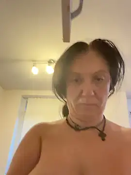 Show modela kotkite na web-kameri