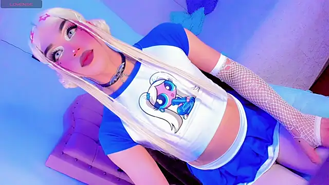 Shiaki_04: διαδικτυακό σόου στην κάμερα