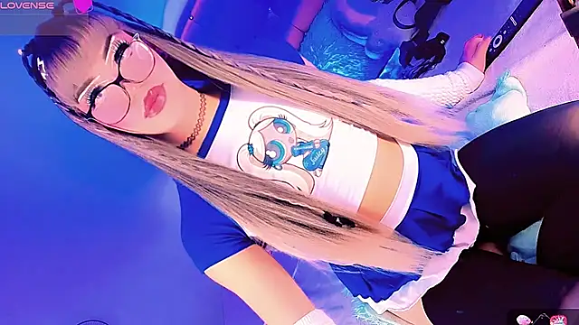 Shiaki_04 Adlı Modelin Web Kamerası Şovu