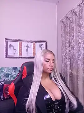 LaReineCleo's Live XXX Chat