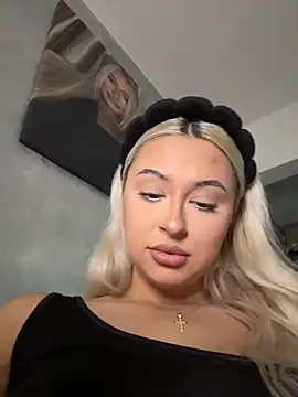 Kylie_One's Live Chat Room