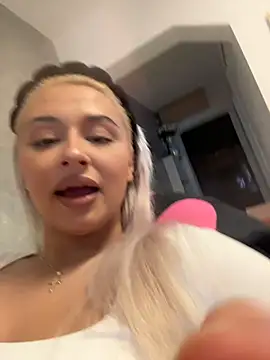 Kylie_One Webcam show