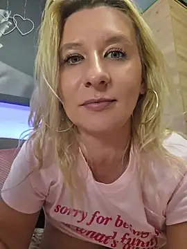 Chat +18 de KaylinJan ao vivo