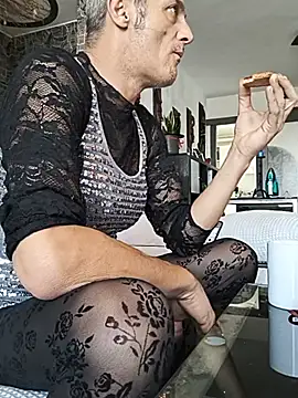 Show modela xelyber na web-kameri