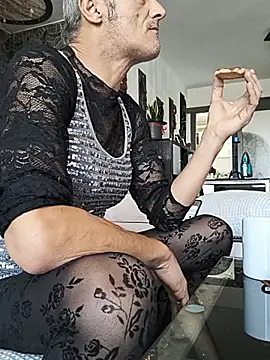 Show modela xelyber na web-kameri