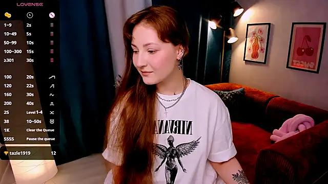 צ'אט XXX בשידור חי של velvet_cherry_