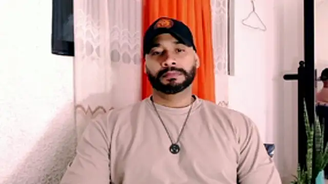 Show modela musclehetero na web-kameri