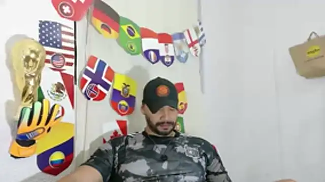 Show modela musclehetero na web-kameri